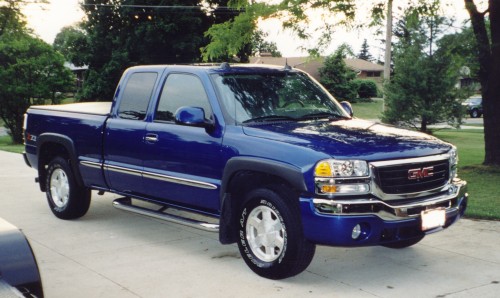 Front angle view of 2004 GMC Sierra 4x4
